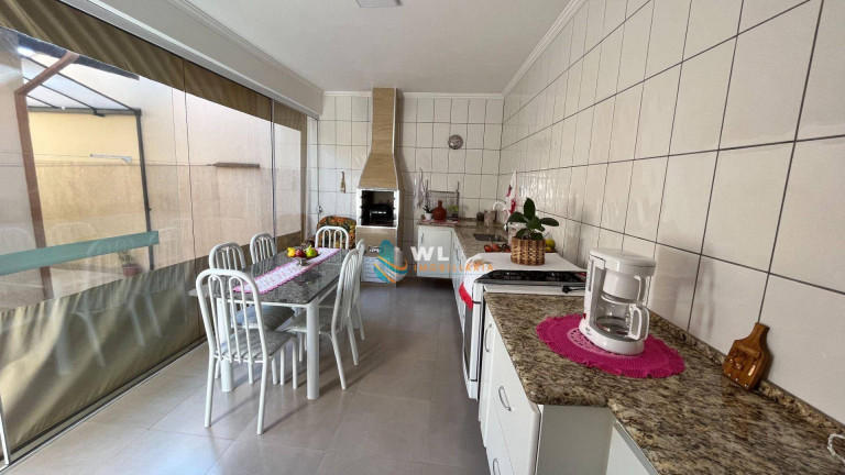 Imagem Casa com 3 Quartos à Venda, 190 m² em Santo Antônio - Louveira Imagem Casa com 3 Quartos à Venda, 190 m² em Santo Antônio - Louveira