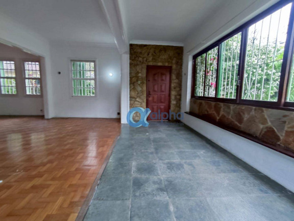 Imagem Casa com 6 Quartos à Venda ou Locação, 320 m² em Centro - Petrópolis Imagem Casa com 6 Quartos à Venda ou Locação, 320 m² em Centro - Petrópolis