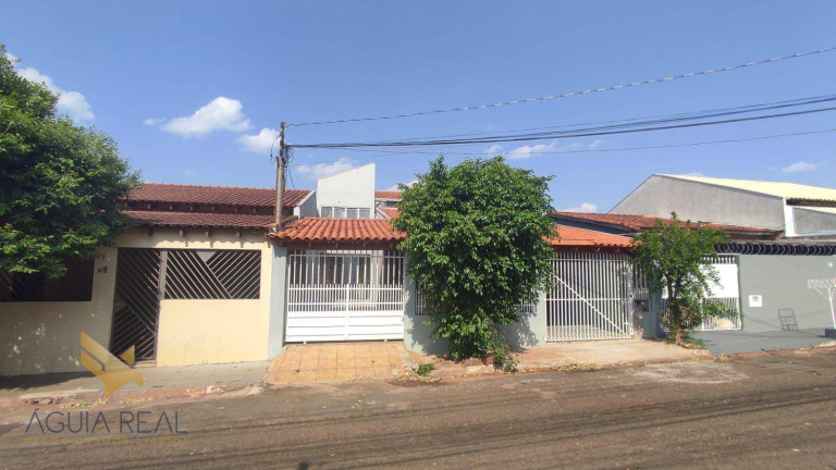 Sobrado com 4 Quartos à Venda, 220 m² em Vila Planalto - Campo Grande