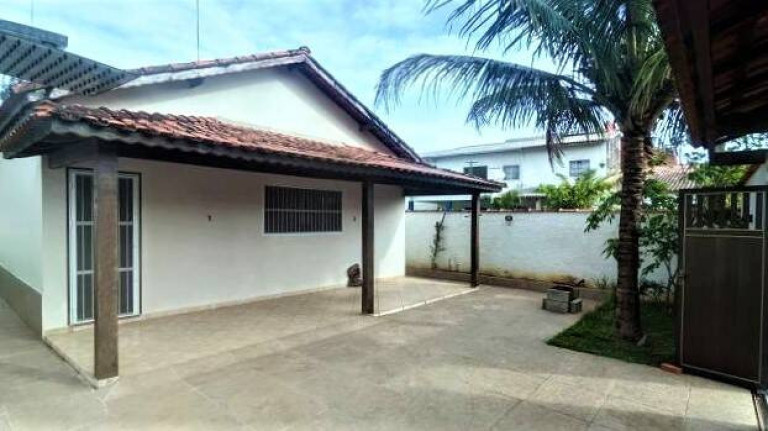 Imagem Casa com 2 Quartos à Venda, 250 m² em Ilha Comprida Imagem Casa com 2 Quartos à Venda, 250 m² em Ilha Comprida