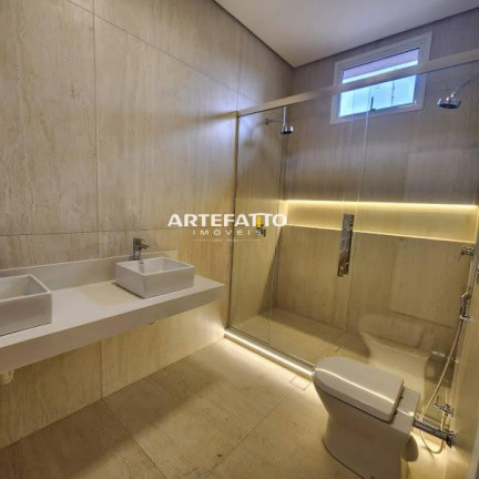 Imagem Casa com 4 Quartos à Venda, 244 m²