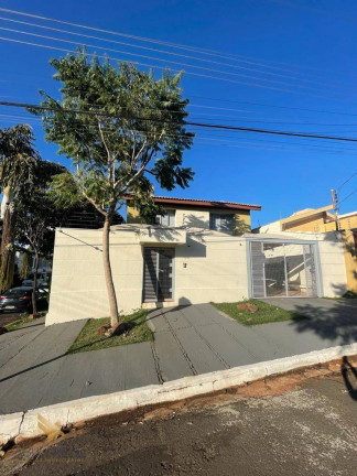 Sobrado com 4 Quartos à Venda, 259 m² em Vila Rosa Pires - Campo Grande