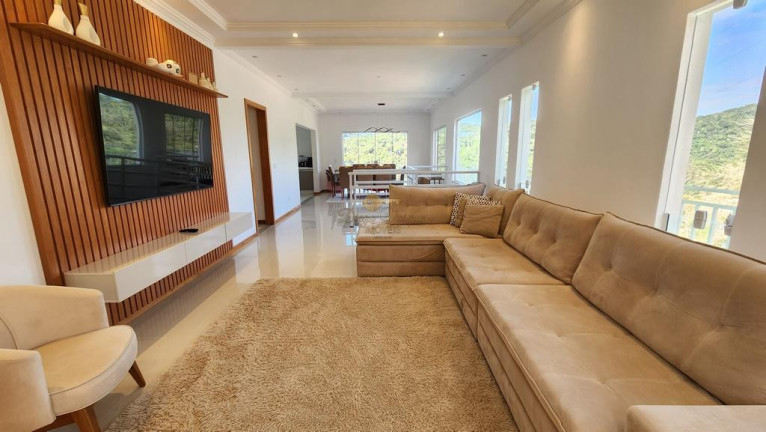 Imagem Casa com 4 Quartos à Venda, 223 m² em Albuquerque - Teresópolis