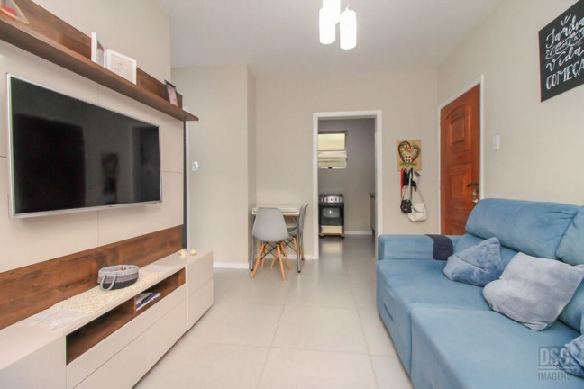 Imagem Imóvel com 2 Quartos à Venda, 47 m² em Cristal - Porto Alegre Imagem Imóvel com 2 Quartos à Venda, 47 m² em Cristal - Porto Alegre