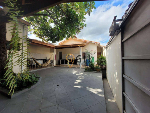 Imagem Casa com 3 Quartos à Venda, 232 m² em Centro - Jacareí