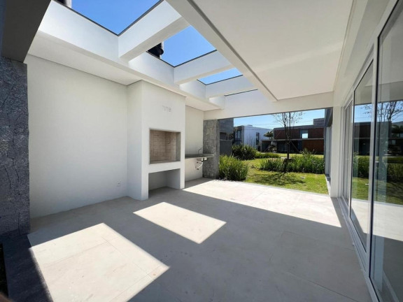 Imagem Casa com 4 Quartos à Venda, em Centro - Xangri-lá Imagem Casa com 4 Quartos à Venda, em Centro - Xangri-lá