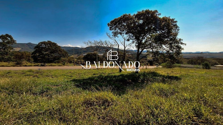 Terreno à Venda, 300 m² em Centro - Extrema