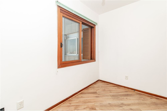 Imagem Imóvel com 3 Quartos à Venda,  em Petrópolis - Porto Alegre