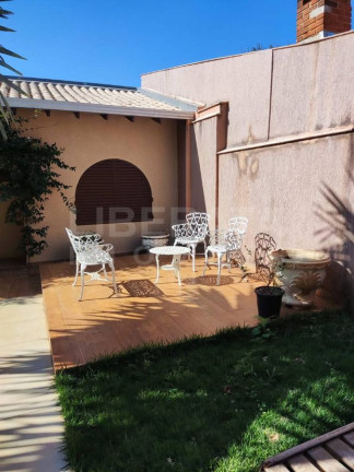 Imagem Casa com 3 Quartos à Venda, 293 m² em Champagnat - Londrina