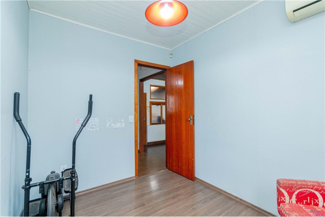 Imagem Casa com 4 Quartos à Venda,  em Sarandi - Porto Alegre