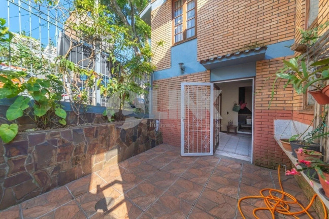 Imagem Casa com 3 Quartos à Venda, 262 m² em Auxiliadora - Porto Alegre Imagem Casa com 3 Quartos à Venda, 262 m² em Auxiliadora - Porto Alegre