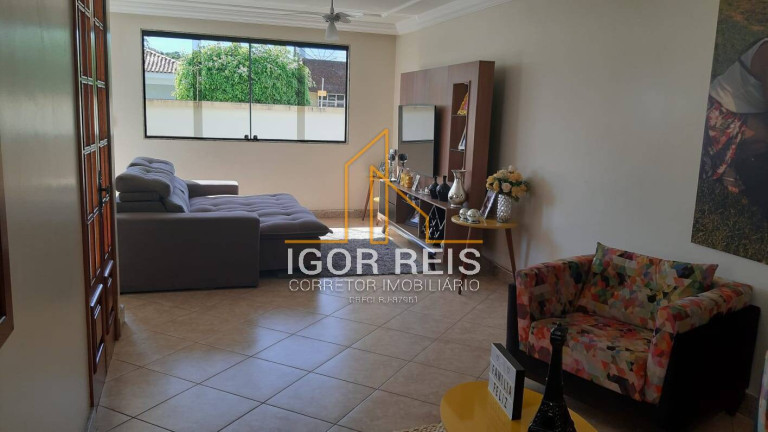 Imagem Casa com 3 Quartos à Venda, 378 m² em Jardim Flamboyant - Campos Dos Goytacazes