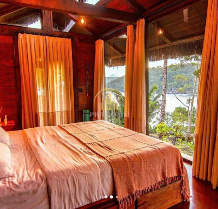 Casa à Venda,  em Angra Dos Reis