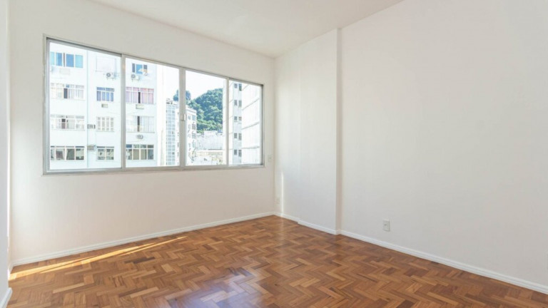 Imagem Imóvel com 3 Quartos à Venda, 135 m² em Copacabana - Rio De Janeiro Imagem Imóvel com 3 Quartos à Venda, 135 m² em Copacabana - Rio De Janeiro