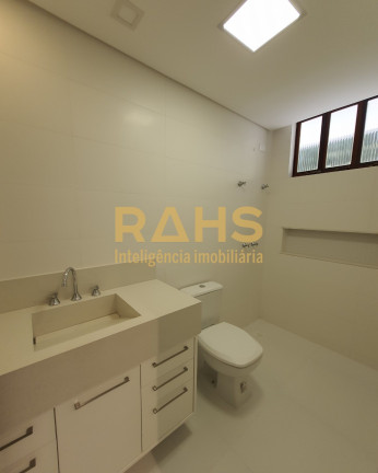 Imagem Casa com 3 Quartos à Venda, 300 m² em América - Joinville Imagem Casa com 3 Quartos à Venda, 300 m² em América - Joinville