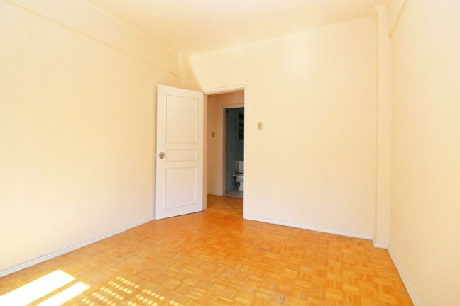 Imagem Imóvel com 3 Quartos à Venda, 135 m² em Independência - Porto Alegre Imagem Imóvel com 3 Quartos à Venda, 135 m² em Independência - Porto Alegre