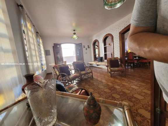 Casa com 5 Quartos à Venda,  em Praia Do Aruan - Caraguatatuba