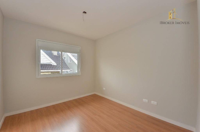 Sobrado com 3 Quartos à Venda, 121 m² em Xaxim - Curitiba