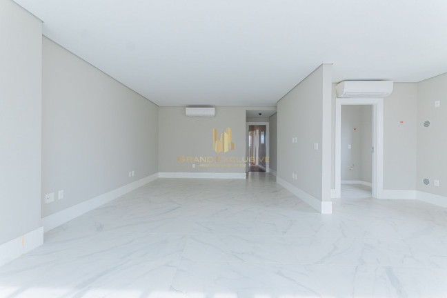 Imagem Apartamento com 3 Quartos à Venda, 130 m² em Centro - Balneário Camboriú Imagem Apartamento com 3 Quartos à Venda, 130 m² em Centro - Balneário Camboriú