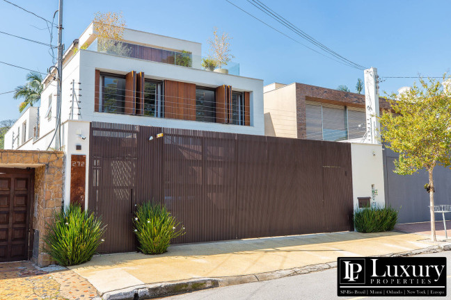 Casa com 4 Quartos à Venda,  em Jardim Paulista - São Paulo