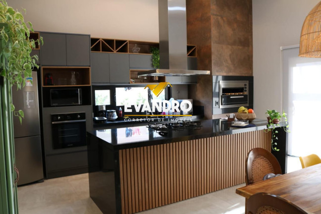 Imagem Casa com 3 Quartos à Venda, 466 m² em Ribeirão Do Lipa - Cuiabá