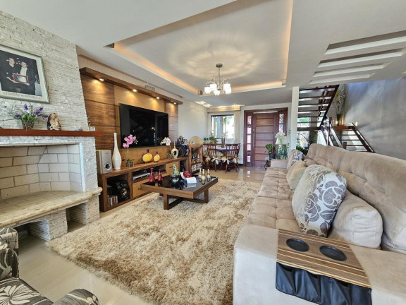 Imagem Casa com 3 Quartos à Venda, 265 m² em Várzea - Teresópolis