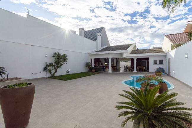 Imagem Casa com 4 Quartos à Venda,  em Moinhos De Vento - Canoas