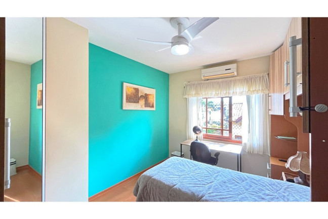 Imagem Casa com 5 Quartos à Venda,  em Ipanema - Porto Alegre