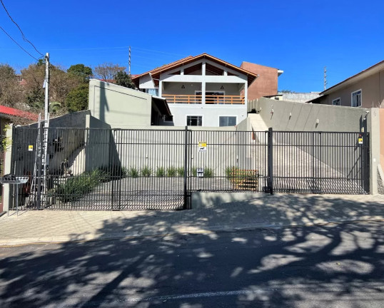 Casa com 3 Quartos à Venda, 250 m² em Uvaranas - Ponta Grossa