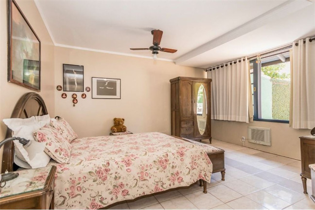 Imagem Casa com 4 Quartos à Venda, 525 m² em Jardim Sabará - Porto Alegre Imagem Casa com 4 Quartos à Venda, 525 m² em Jardim Sabará - Porto Alegre