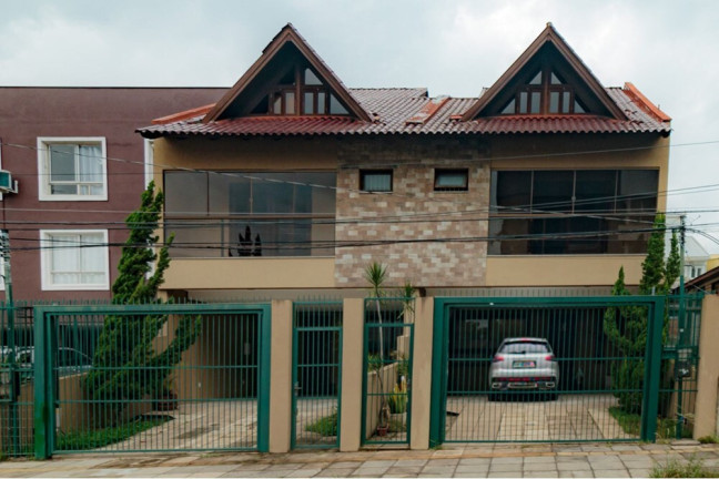 Casa com 3 Quartos à Venda, 235 m² em Sarandi - Porto Alegre