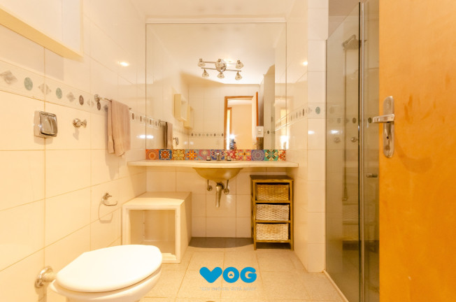 Imagem Imóvel com 2 Quartos à Venda, 72 m² em Santa Cecília - Porto Alegre Imagem Imóvel com 2 Quartos à Venda, 72 m² em Santa Cecília - Porto Alegre
