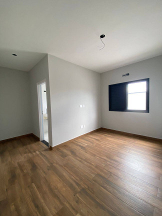 Imagem Casa com 3 Quartos à Venda, 300 m² em Piracangaguá - Taubaté Imagem Casa com 3 Quartos à Venda, 300 m² em Piracangaguá - Taubaté