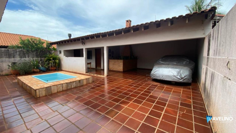 Imagem Casa com 3 Quartos à Venda, 210 m² em Vila São Luiz - Dourados Imagem Casa com 3 Quartos à Venda, 210 m² em Vila São Luiz - Dourados