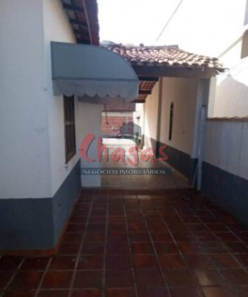 Imagem Casa com 8 Quartos à Venda, 131 m² em Centro - Caraguatatuba Imagem Casa com 8 Quartos à Venda, 131 m² em Centro - Caraguatatuba