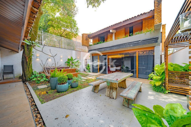Casa com 4 Quartos para Alugar, 418 m² em Jardim Paulistano - São Paulo