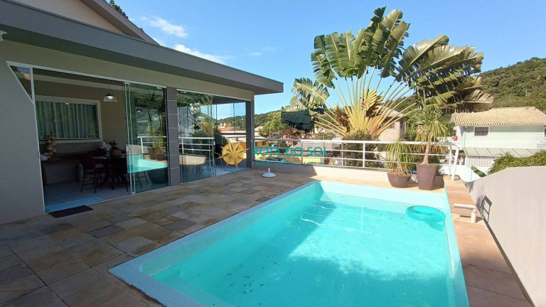 Imagem Casa com 5 Quartos à Venda, 300 m² em Centro - Bombinhas Imagem Casa com 5 Quartos à Venda, 300 m² em Centro - Bombinhas
