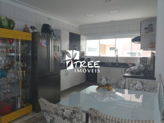 Imagem Casa com 3 Quartos à Venda, 320 m² em Arujá Country Club - Arujá Imagem Casa com 3 Quartos à Venda, 320 m² em Arujá Country Club - Arujá