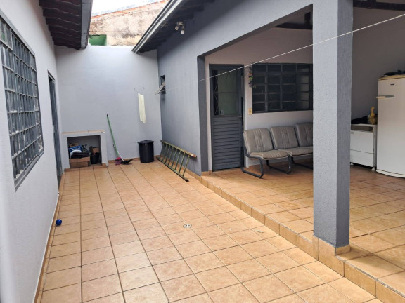 Imagem Casa com 3 Quartos à Venda, 190 m² em Jardim Dos Estados - Londrina