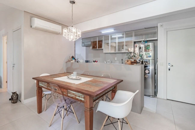 Imagem Apartamento com 3 Quartos à Venda, 100 m² em São Sebastião - Porto Alegre Imagem Apartamento com 3 Quartos à Venda, 100 m² em São Sebastião - Porto Alegre