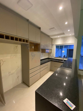 Casa com 3 Quartos à Venda,  em Parque São João - Bauru