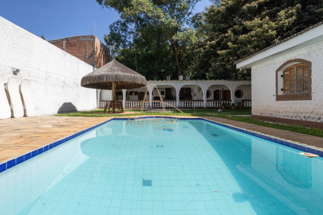 Casa com 3 Quartos à Venda, 480 m² em Três Montanhas - Osasco