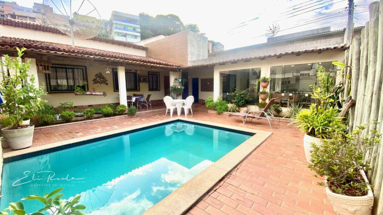 Imagem Casa com 3 Quartos à Venda, 300 m² em Santa Mônica - Colatina
