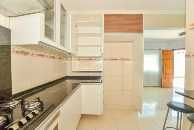 Imagem Casa com 3 Quartos à Venda, 190 m² em Novo Mundo - Curitiba Imagem Casa com 3 Quartos à Venda, 190 m² em Novo Mundo - Curitiba