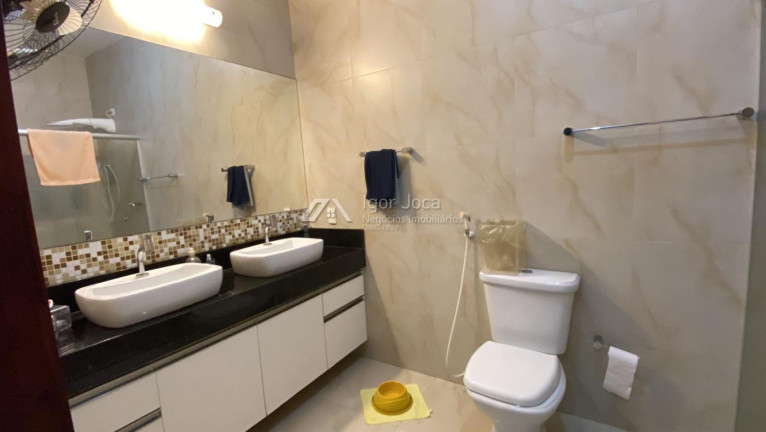 Imagem Casa com 4 Quartos à Venda, 194 m² em Centro - Eusébio