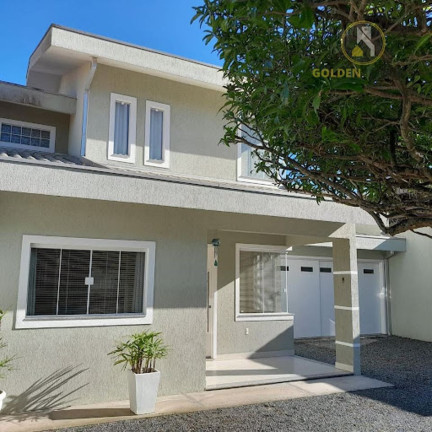 Casa com 3 Quartos para Temporada, 190 m² em Bombas - Bombinhas