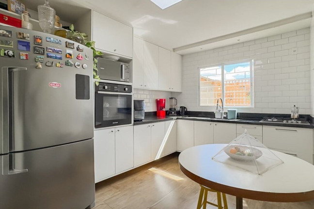 Imagem Casa com 5 Quartos à Venda, 208 m² em Parque Dos Maias - Porto Alegre