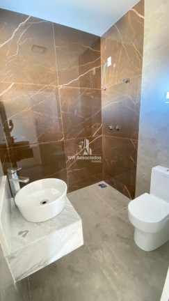 Imagem Casa com 3 Quartos à Venda, 230 m²