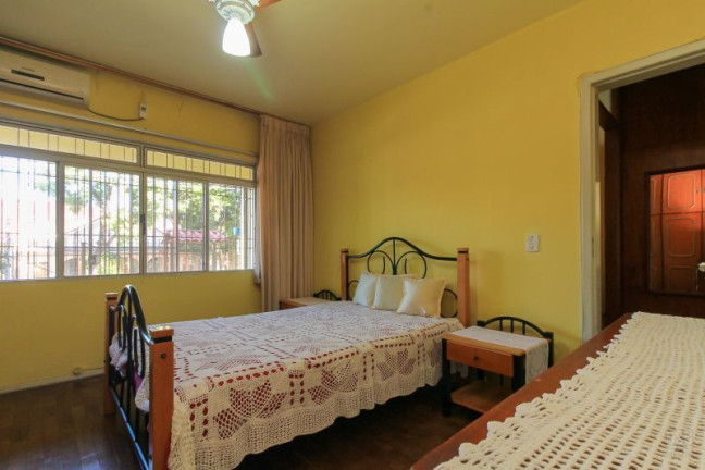 Imagem Casa com 7 Quartos à Venda, 330 m² em Nonoai - Porto Alegre