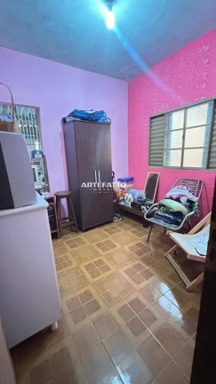Imagem Casa com 2 Quartos à Venda, 200 m²